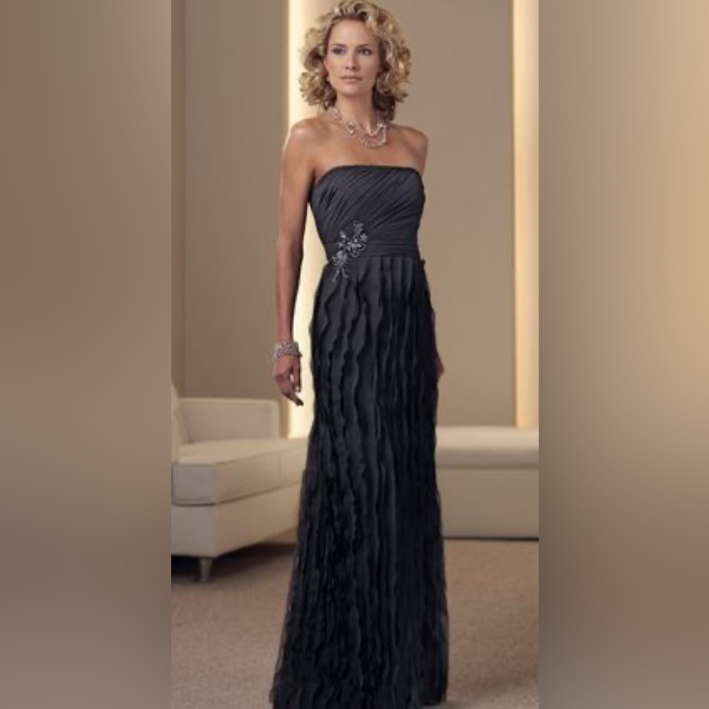 Elegant Black Strapless Evening Gown